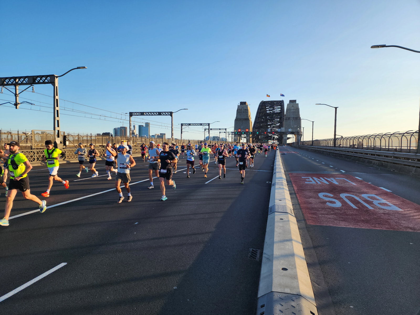 Cruce de Harbour Bridge en el maratón