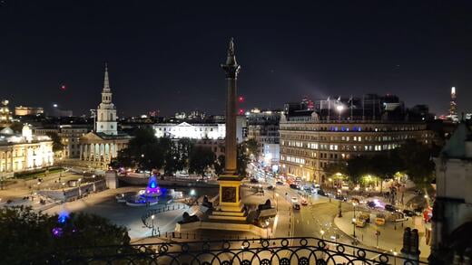 Trafalgar Square de noche