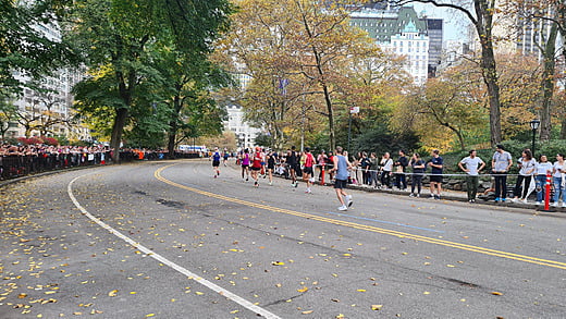 El otoño y corredores en Central Park
